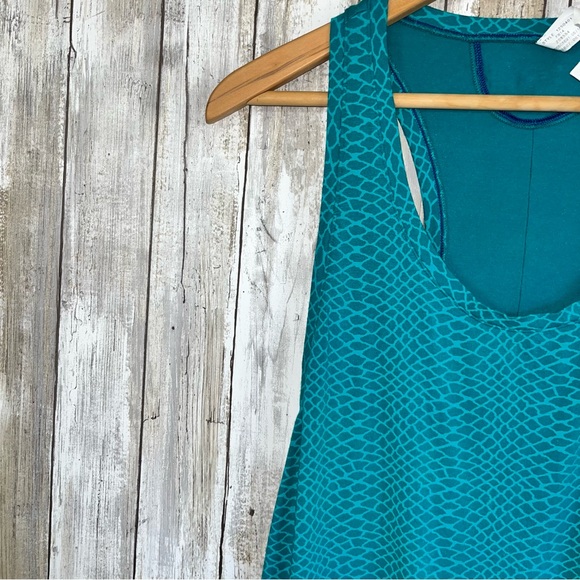 Under Armor Teal Printed Fitted Women’s Medium - Picture 3 of 5